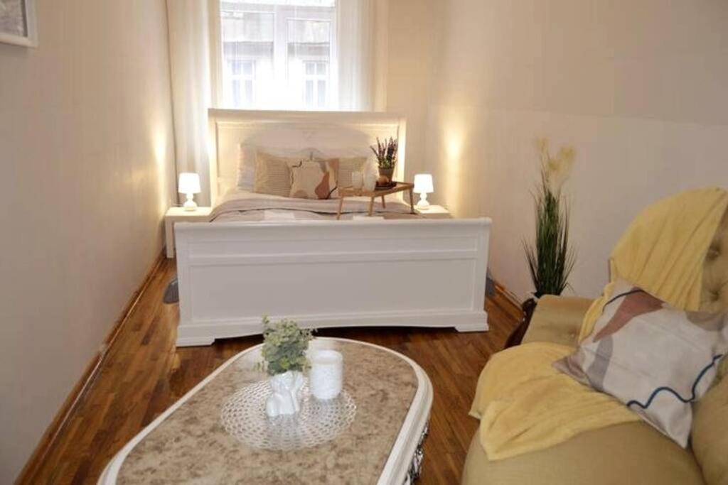 Unique Spacious Classic 3 Bedroom Midtown Apartment ! Billiard Room ! Riga Exterior foto