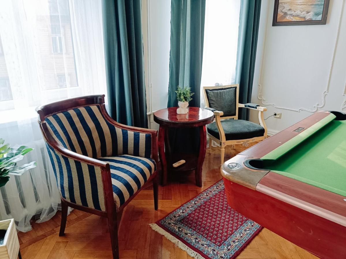 Unique Spacious Classic 3 Bedroom Midtown Apartment ! Billiard Room ! Riga Exterior foto