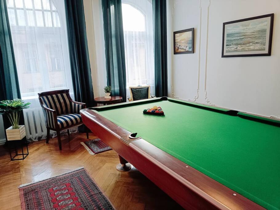 Unique Spacious Classic 3 Bedroom Midtown Apartment ! Billiard Room ! Riga Exterior foto