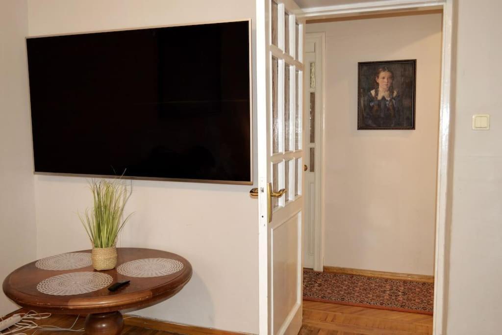 Unique Spacious Classic 3 Bedroom Midtown Apartment ! Billiard Room ! Riga Exterior foto
