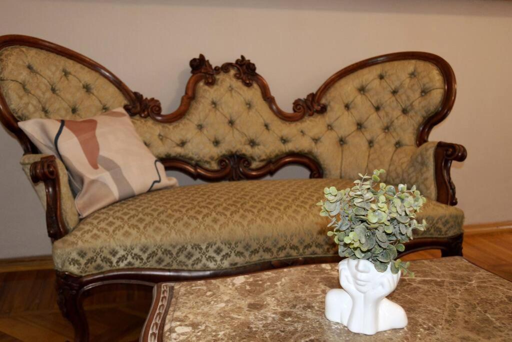 Unique Spacious Classic 3 Bedroom Midtown Apartment ! Billiard Room ! Riga Exterior foto