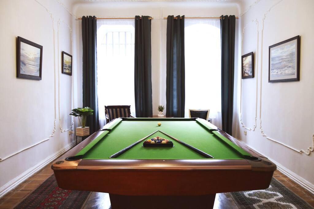Unique Spacious Classic 3 Bedroom Midtown Apartment ! Billiard Room ! Riga Exterior foto