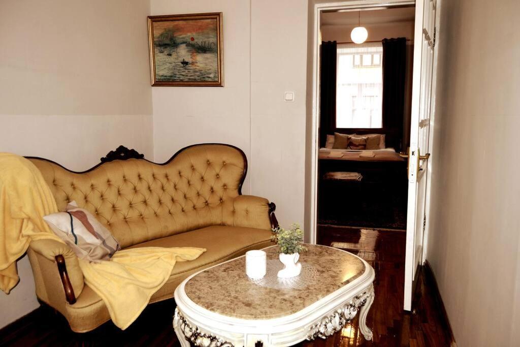 Unique Spacious Classic 3 Bedroom Midtown Apartment ! Billiard Room ! Riga Exterior foto