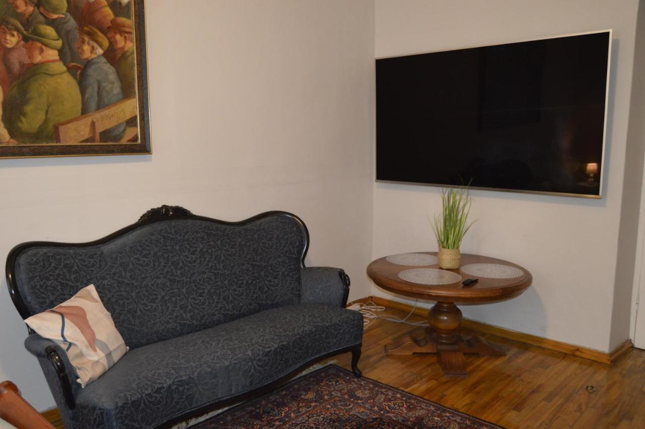 Unique Spacious Classic 3 Bedroom Midtown Apartment ! Billiard Room ! Riga Exterior foto